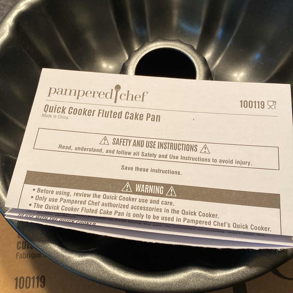 Never Used Pampered Chef Fluted Cake Pan - Picture 6 of 11